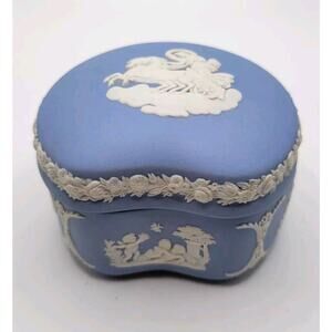 Wedgwood Jasperware Athena In Chariot Kidney Shaped Trinket Box Blue White